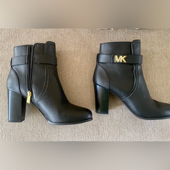 (9.5) Michael Kors Jilly Dress Booties - Picture 6 of 8